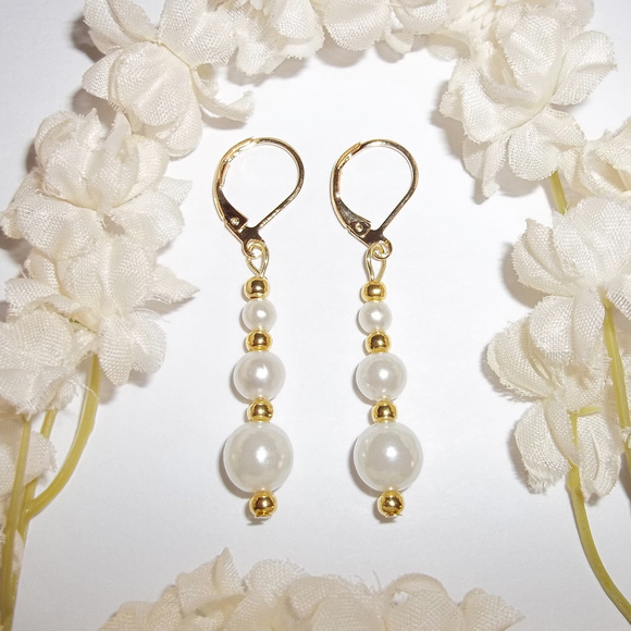 CLEARANCE! PRICE IS FIRM! Simple White Pearl Costume Jewelry Earrings 4978 - Picture 6 of 8